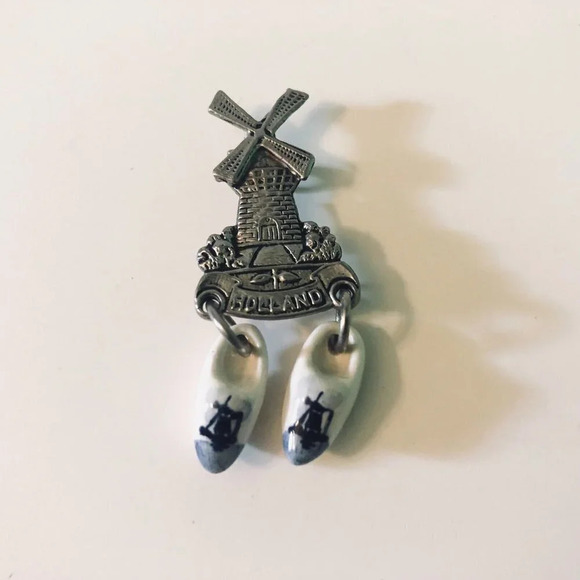 Vintage Holland Souvenir Pin Miniature Clogs Windmills  Dutch Travel - Picture 1 of 6